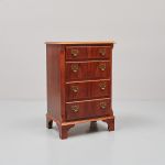 1070 6320 CHEST OF DRAWERS